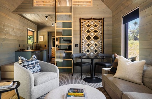 Petoskey Cabin | Hidden Acres - Austur Cabin