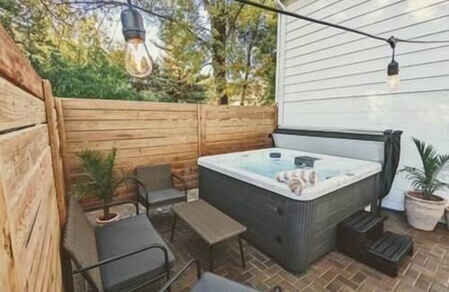 Columbia Heights House | Hidden Garden Suite & Spa