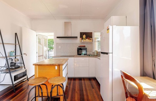 Taigum House | Hidden Gem 1 Brm House - by shops WiFi+Parking+A/C