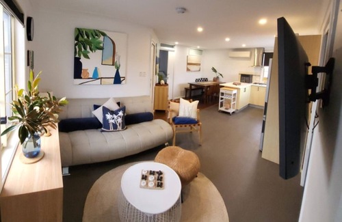 Maroubra South Apartment | Hidden Gem 2BR LvL1 Home Top Apt Pool & Heated Spa near Sydney's Best Spots