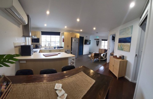 Maroubra South Apartment | Hidden Gem 2BR LvL1 Home Top Apt Pool & Heated Spa near Sydney's Best Spots