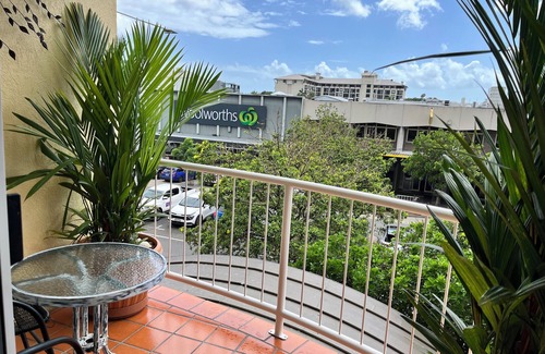 Mooroobool Apartment | Hidden Gem apartment in the heart of Cairns. Free Parking