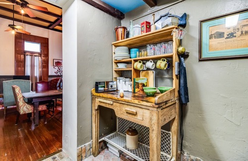 Scott House | Hidden Gem! Beautiful, Historic Renovated Bank in DT Scott, Minutes to Lafayette