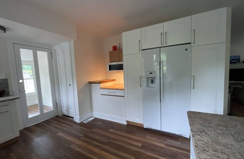 Glencoe House | Hidden Gem Cottage alongside Park, by Beach, Train, Ravinia, Botanic Garden