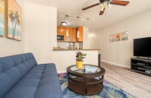 Waikiki Condo | Hidden gem in Heart of Waikiki! AC, Wi-Fi, full kitchen, free nearby parking!