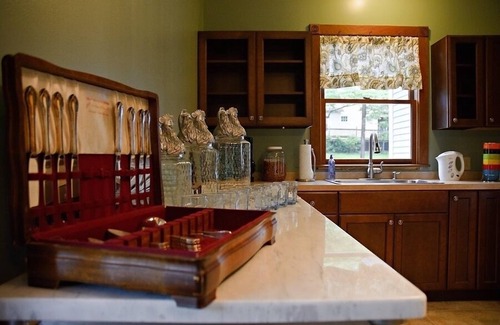 Peninsula House | Hidden Gem in the Valley!