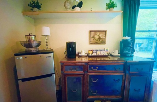 Littleton Apartment | Hidden Gem in the White Mtns: charming 1 bedroom apartment in Littleton, NH