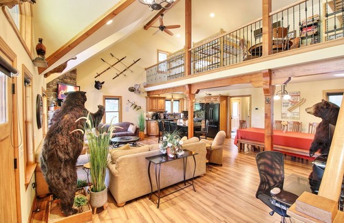 Ellicottville Ski Chalet | Hidden Gem💎Large Ellicottville Chalet🍁Woods⛷ Hot Tub 🕹️ Arcade Fun 🔥Fire Pit