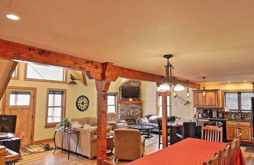 Ellicottville Ski Chalet | Hidden Gem💎Large Ellicottville Chalet🍁Woods⛷ Hot Tub 🕹️ Arcade Fun 🔥Fire Pit