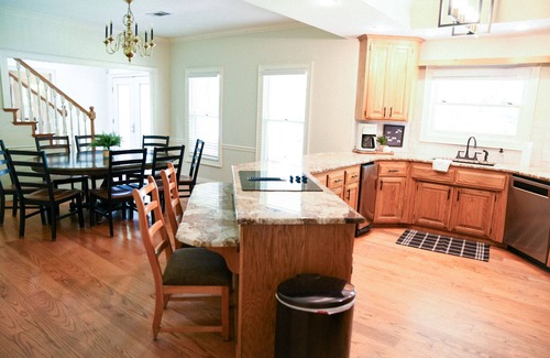 Cecil House | Hidden gem nestled along the Arkansas River, wraparound porch and plenty of room