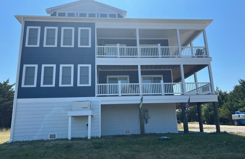 Milford House | Hidden Gem, Relax, Water Views, Bay Breezes Elevator & Decks & Hot Tub