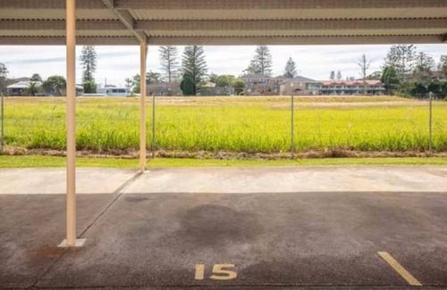 Tuncurry House | ~Hidden Gem~ U15/9 Point Road, TuncurrynAcross the road from the lake.