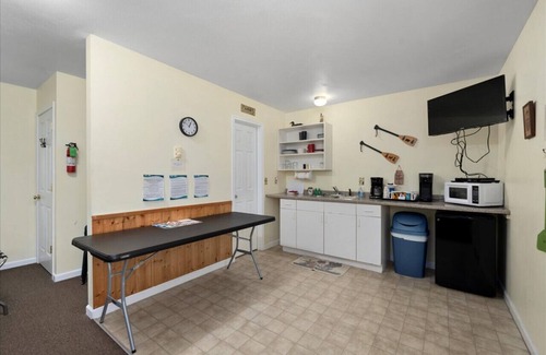 Durhamville Apartment | Hidden Harbor Marina Unit 1 - Oneida Lake's Premier Fishing Paradise!