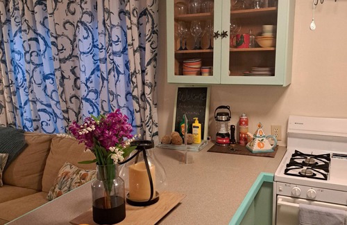 Venetian Road Settlement House | Hidden Haven - Cozy Studio - with pool.