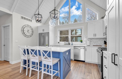 Cleveland House | Hidden Haven - Luxury Cottage w/Hot Tub & Scenic Views