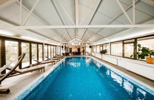 Cocorastii Mislii House | Hidden Hills Villa