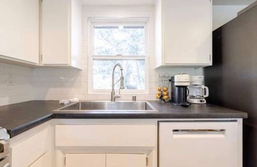 Amesti House | Hidden Lake Cottage With Hot Tub & Views! 20 Mins to Beach