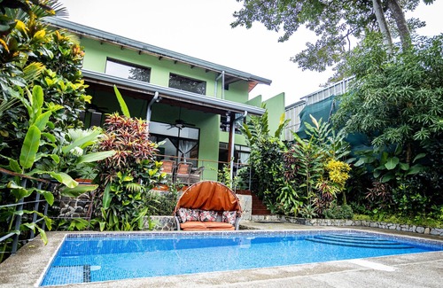 Manuel Antonio House | Hidden Oasis with Pool, Close to Beach, Restaurants & Stores