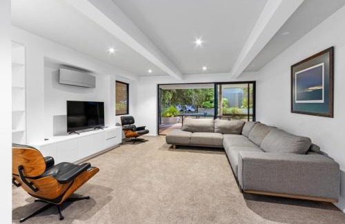 Christchurch District Apartment | Hidden Paradise in Christchurch