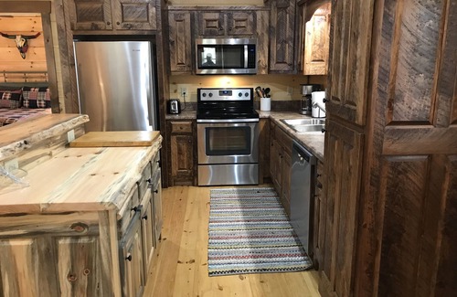 Cherry Log Cabin | Hidden Ridge HideawaynGilmer Co STRL # 001598
