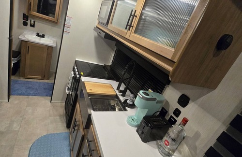 Red Bank House | Hidden Secret. Cozy Tiny Home RV with WiFi and AC in delightful Lexington, SC