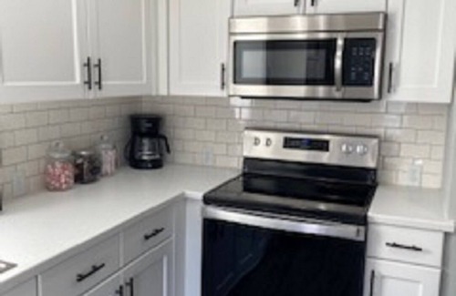 Taylorville Apartment | Hideaway blocks from downtown.