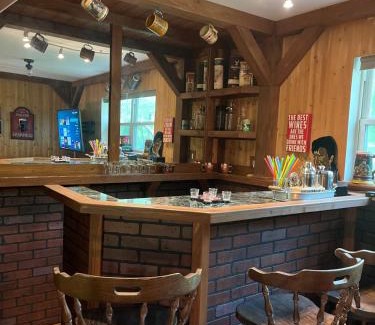 Bushkill Ski Chalet | Hideaway Hot Tub Sunna Lake Kayaks Pool
