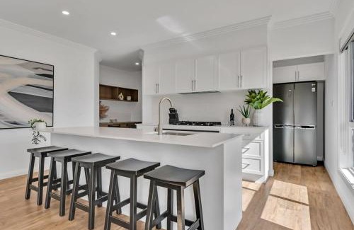 Orange House | Hideaway on Curran - Modern & Comfy Retreat in CBD Firepit