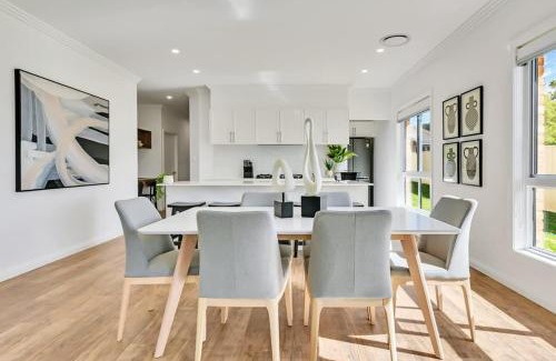 Orange House | Hideaway on Curran - Modern & Comfy Retreat in CBD Firepit