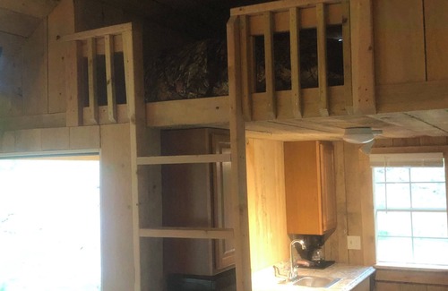 East Durham Cabin | HideAway Tiny Cabin. In the Mountains AC Bathroom. Shower. nDog Friendly.