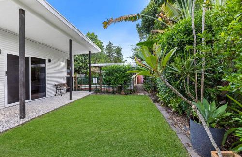 Machans Beach House | Hideout Machans -Pool BBQ Beach and Pet friendly
