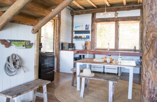 Kutani Cabin | Hiding place - crossing