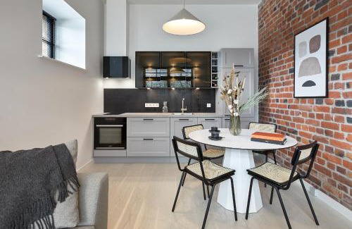 Tondi Apartment | High ceiling loft with its own backyard and a terrace