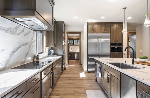 Sunriver House | High Desert Luxury Abounds, Oversized Hot Tub, Pool Table, Sauna, BBQ, Perfection Inside and Out