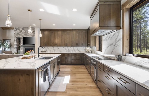 Sunriver House | High Desert Luxury Abounds, Oversized Hot Tub, Pool Table, Sauna, BBQ, Perfection Inside and Out