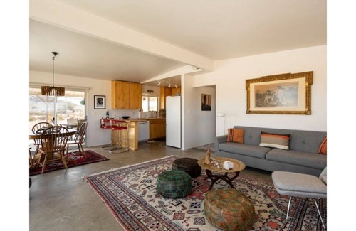 Landers Cabin | HIGH DESERT VISTAS 1960 HOMESTEAD CABIN ON 5 ACRES