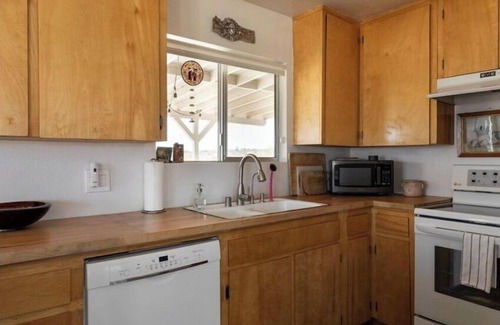 Landers Cabin | HIGH DESERT VISTAS 1960 HOMESTEAD CABIN ON 5 ACRES