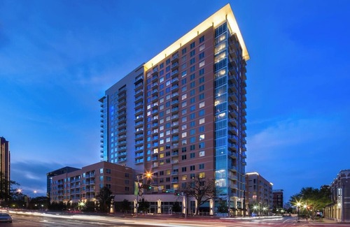 Cityplace Apartment | High Design, 1-Bed West Village