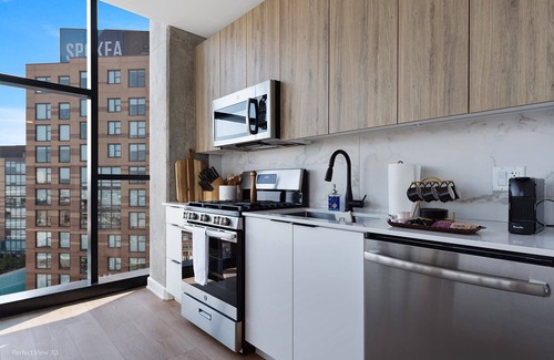 River West Apartment | High-End 1BR: Fulton Market, Panoramic Views