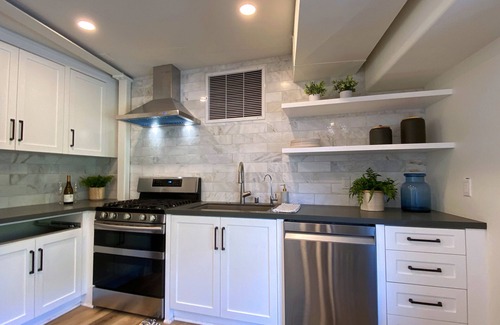 South Arroyo House | High End One Bedroom Suite with Beautiful views and Jacuzzi Hot Tub