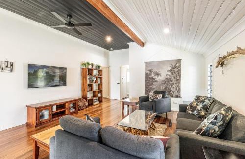 Yamba House | High Fives - In The Heart of Town and Pet Friendly