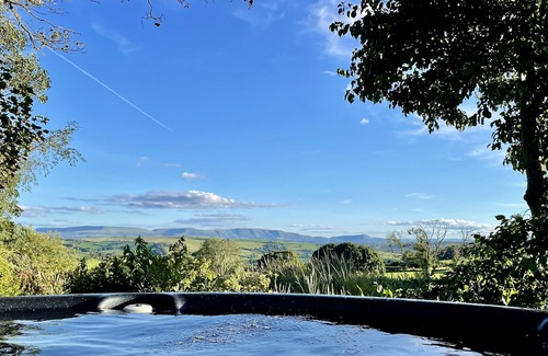Kington Cottage | High Park: Stunning views and a hot tub