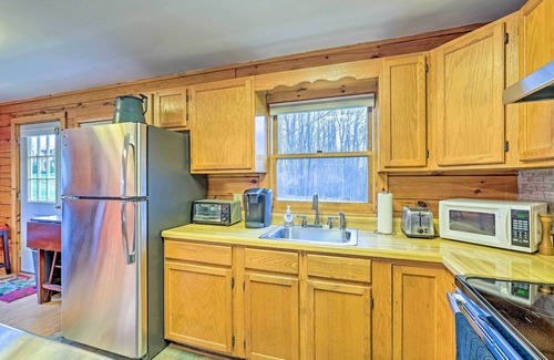 East Windham Cabin | High Peak Heaven: Cozy Log Cabin on 1 Acre!