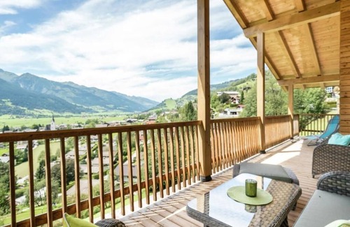 Piesendorf Apartment | High quality penthouse with sauna/IR - between Kaprun and Zell am See, on the sunny side