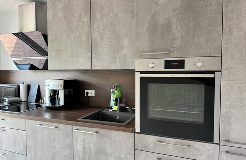 Werder House | High-quality vacation home near Potsdam, within walking distance of the water. Pet friendly!
