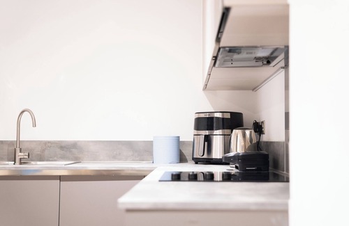 River Apartment | High Rise 2 Bedroom Apartment in London