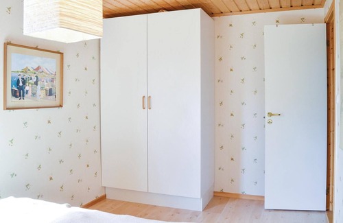 Djurhamn House | High situated cottage on Vindö in the Stockholm archipelago.
