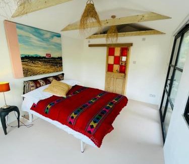 Farnham Apartment | High spec studio cabin-Farnham centre