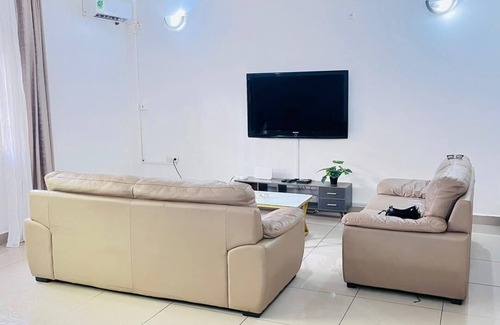 Yaounde Apartment | High standing furnished studio, WIFI, TV - Yaoundé, Omnisports