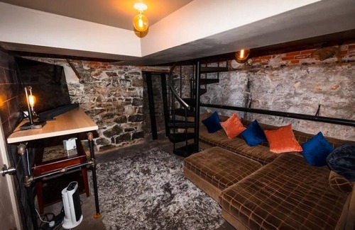 Downtown Wilmington Condo | High tech 1BR Condo with Basement Lounge